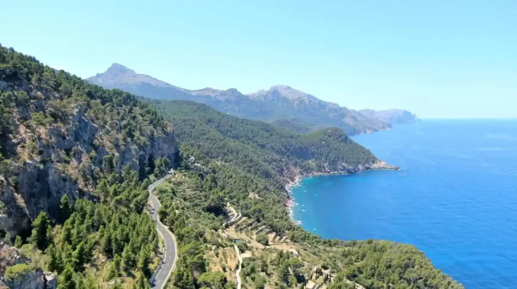 كم تبعد برشلونة عن مايوركا