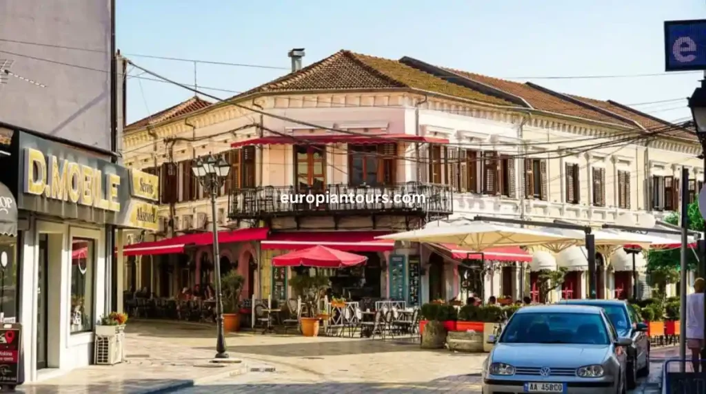 كم تبعد تيرانا عن شكودر